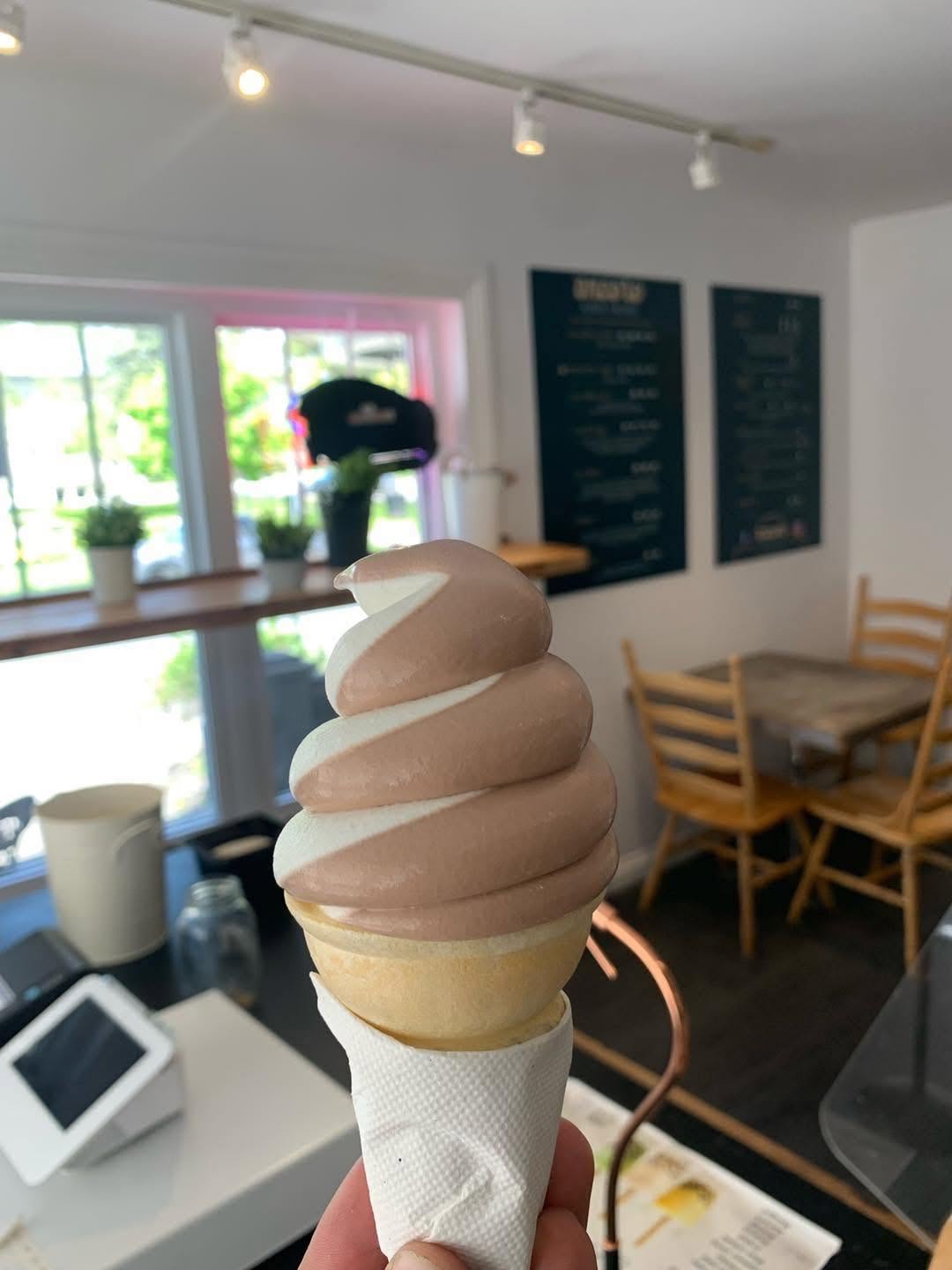 Chèque-cadeau de 25$ - Glaces & Merveilles / Bar laitier et bubble tea